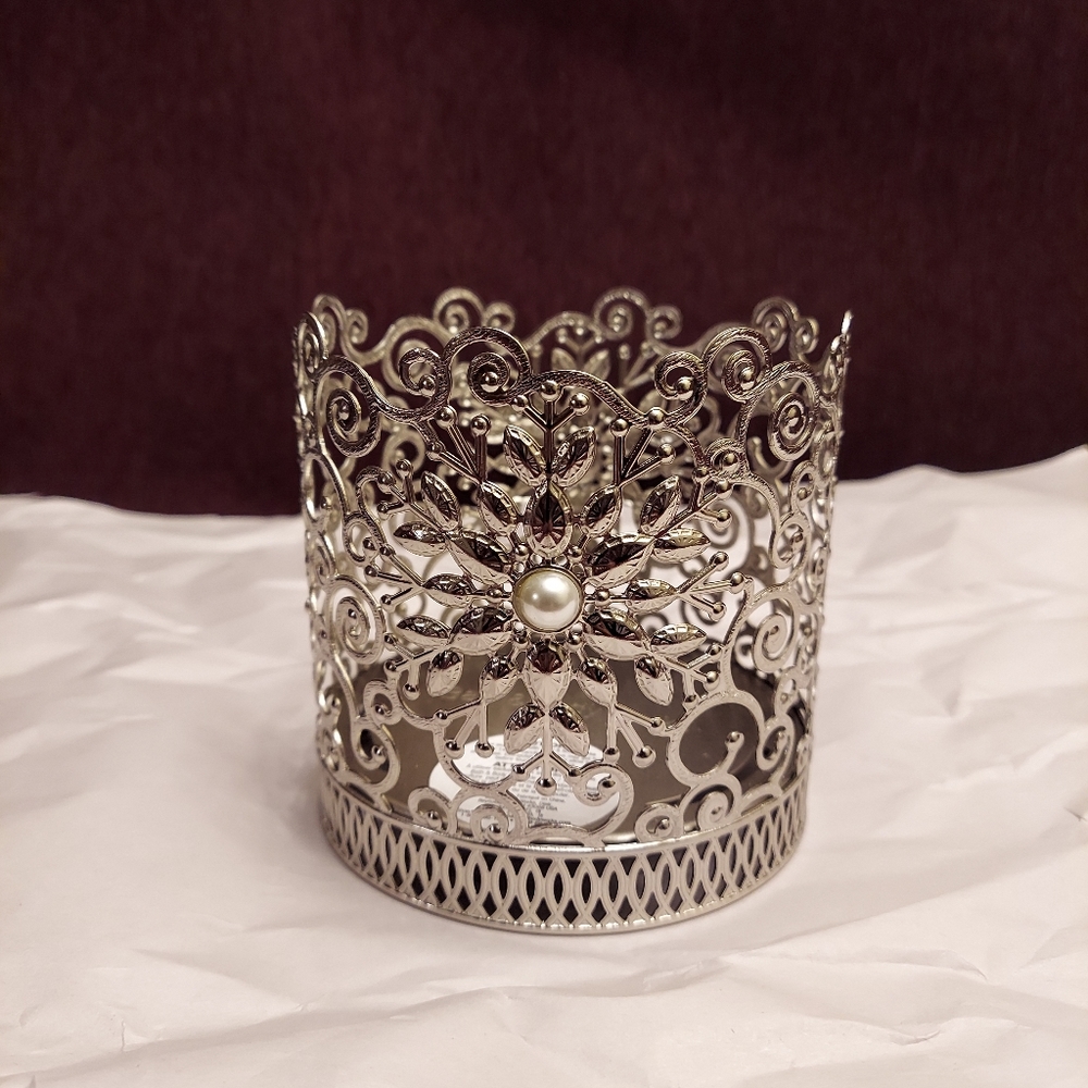 Snowflakes candle holder by bath and body works